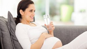 Những lợi ích khi mang thai uống nước kiềm điện giải